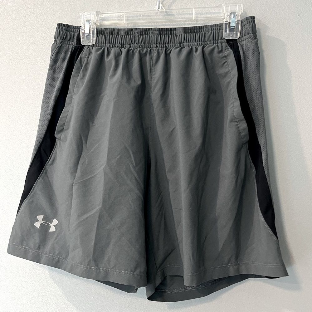 Men’s Under Armor Workout Shorts (L)